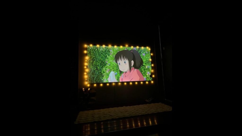 Mini Projetor Magcubic HY300Pro 5G Wi-Fi 6 4K em Uso