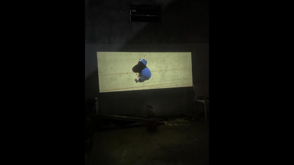 Mini Projetor Portátil 5G Wi-Fi 6 4K em Uso