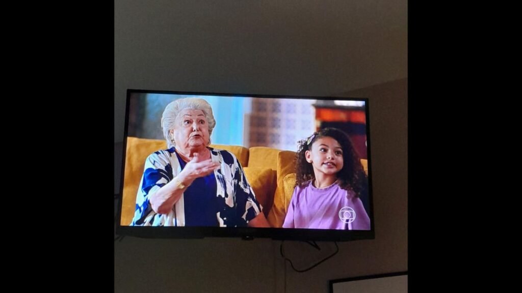 Smart TV LG 32" 32LR600B em Uso