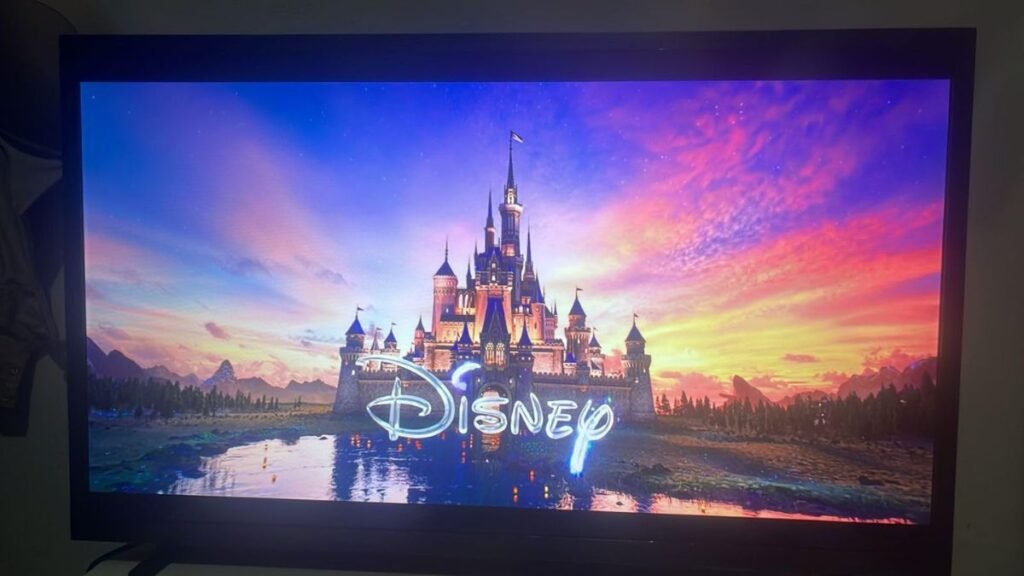 Smart TV Samsung 32" HD H5000F (2025) em Uso