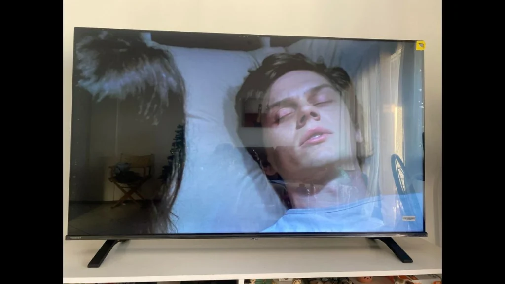 Smart TV Toshiba DLED 4K C350NS em Uso