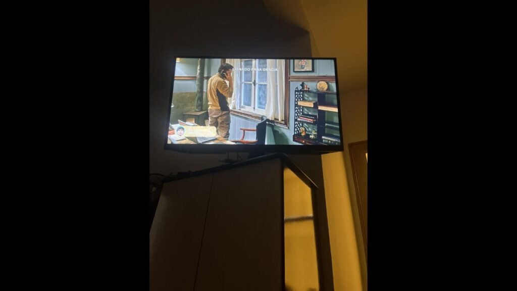 TV LG LED HD Smart Pro 32RL601CBSA em Uso