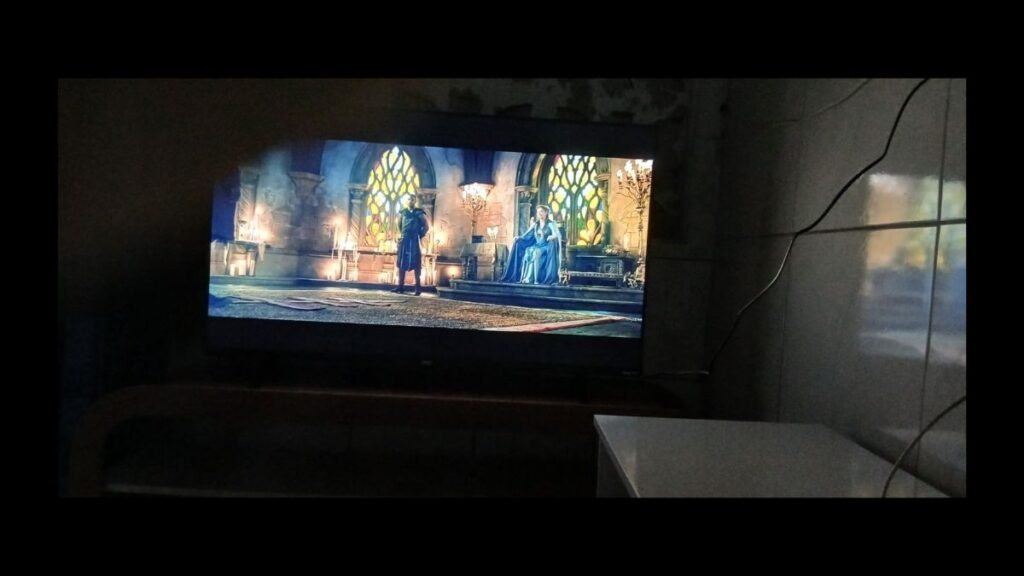 Smart TV AOC 43" Full HD 43S5045 em Uso