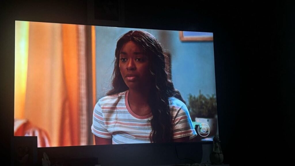 Smart TV Philco 4K 58" P58KGA em Uso