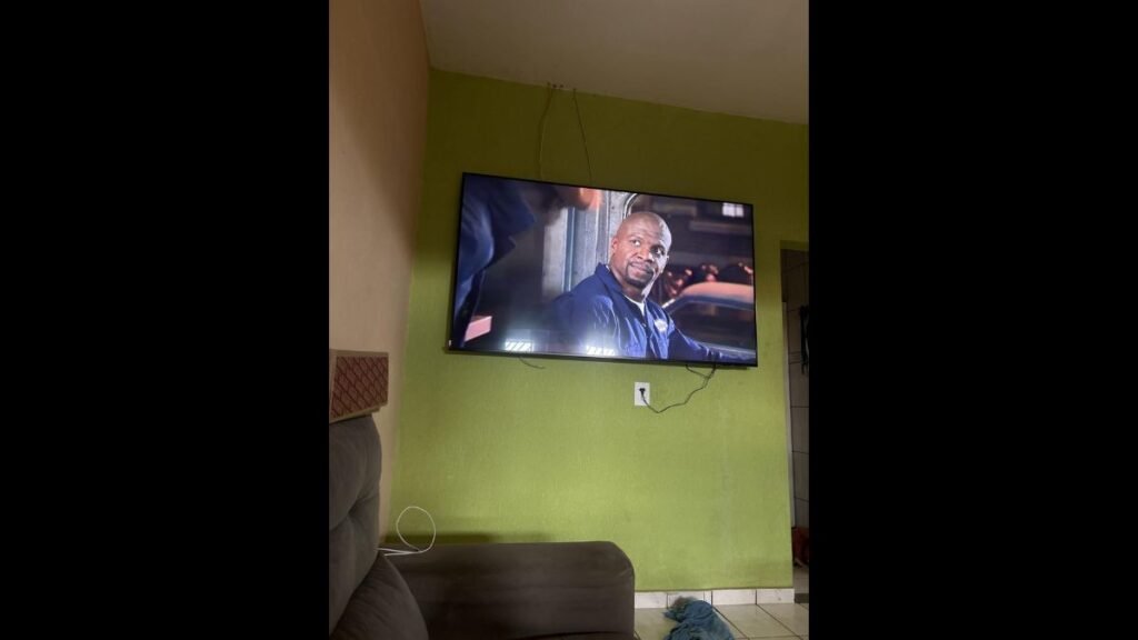 Samsung U8100F 43" Crystal UHD em uso