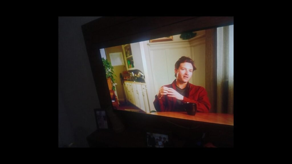 Smart TV Multi HD TL052M 32" em uso