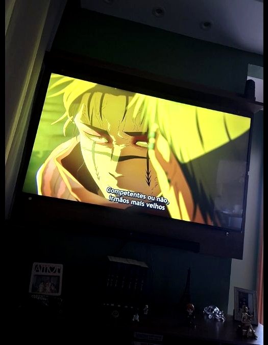 Samsung Smart TV 55 U8100F Crystal UHD 4K exibindo conteúdo com cores vibrantes