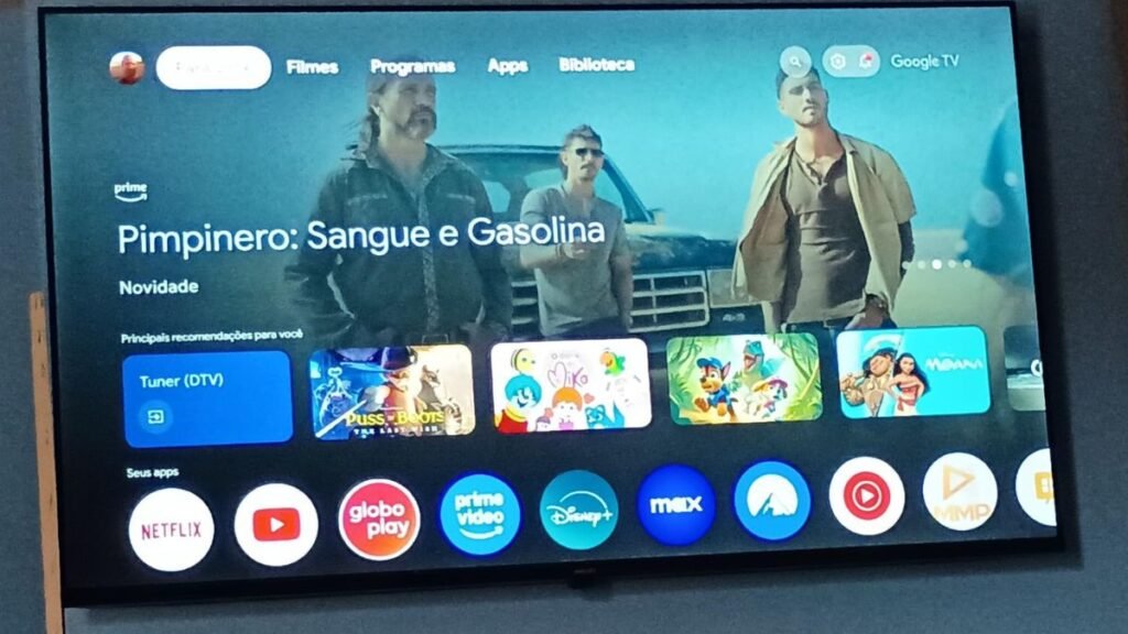Smart TV Philips 50" 4K 50PUG7019 em uso
