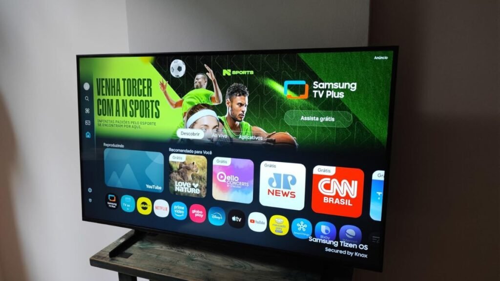 Smart TV Samsung U8100F em uso