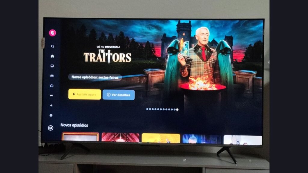 Smart TV TCL 55P8K em uso