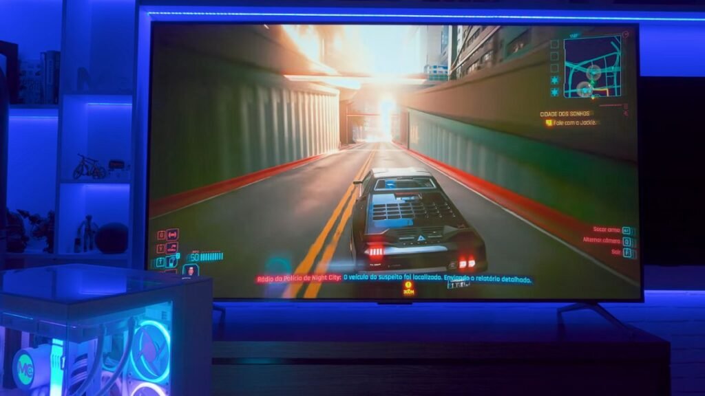 Smart TV TCL C6K exibindo gameplay em alta velocidade com brilho HDR e taxa de 144Hz
