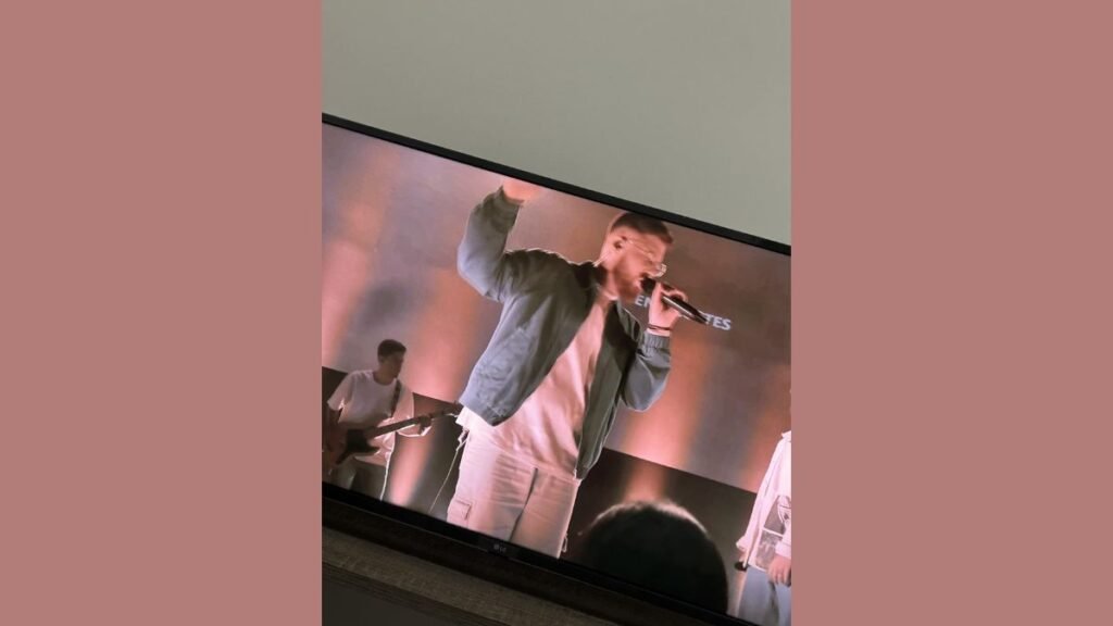 Smart TV LG 43LR671C0SA em uso
