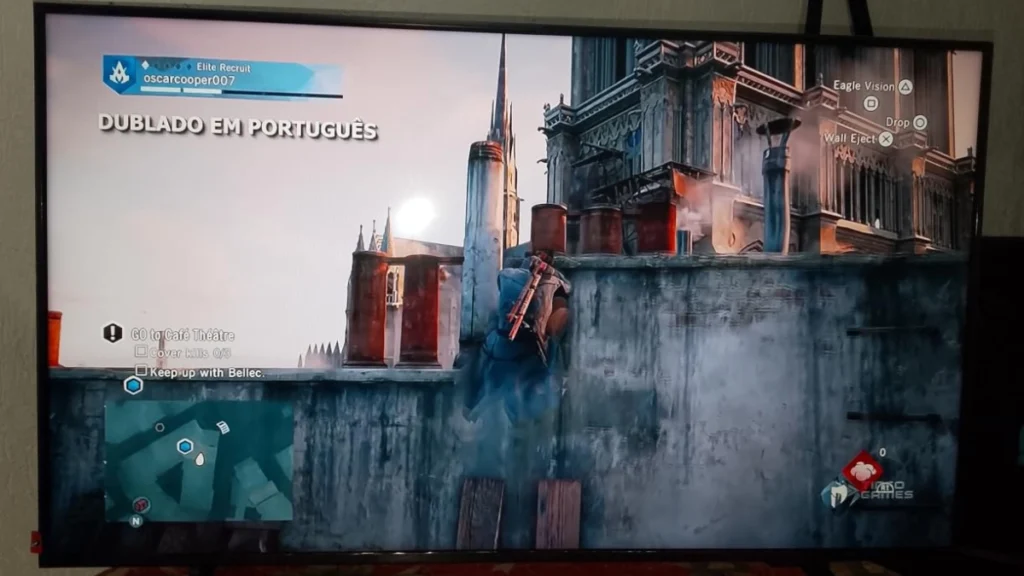 Smart TV Samsung Q5F exibindo jogo na tela