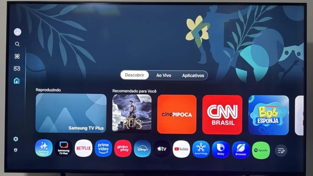 Samsung U8100F em uso, mostrando a interface Tizen e aplicativos de streaming.